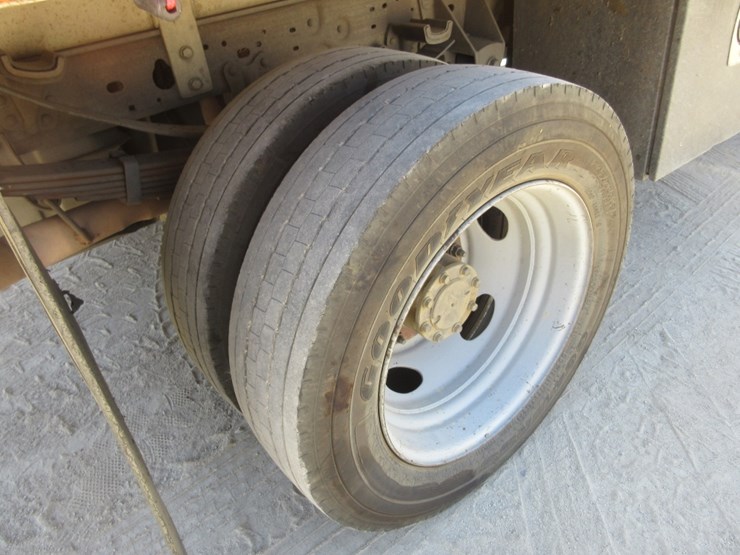 2002-ford-f550-sd-image-17