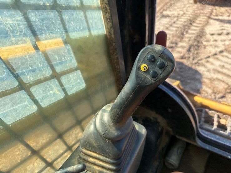 2020-caterpillar-259d3-image-31