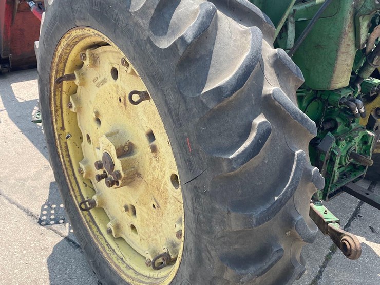 john-deere-3010-image-6