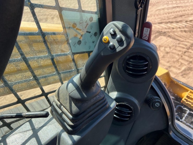 2024-caterpillar-299d3-image-30