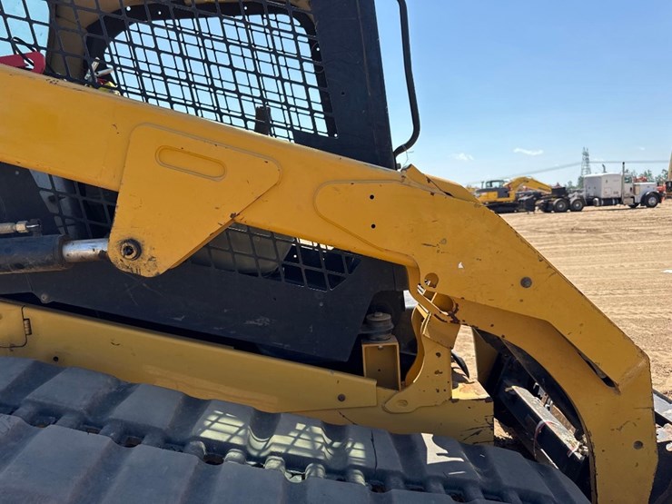 2020-caterpillar-279d3-image-21