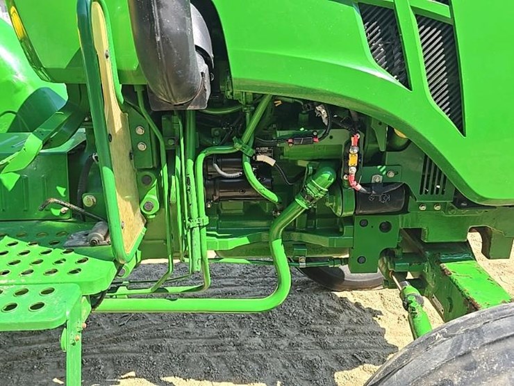 2015-john-deere-5065e-image-46