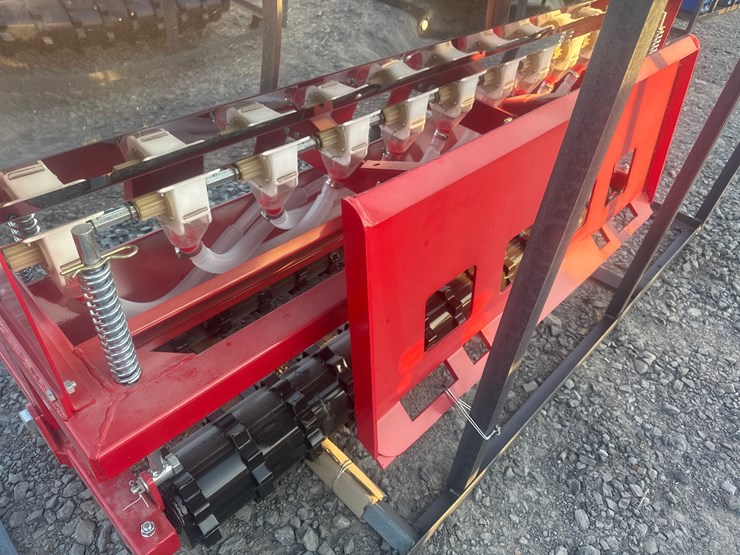 #2053-•-unused-cfg-stsd10-skid-steer-seeder-stsd1025052802dinv#:-25089-image-9