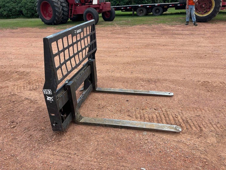 2014-bobcat-pallet-forks-image-4