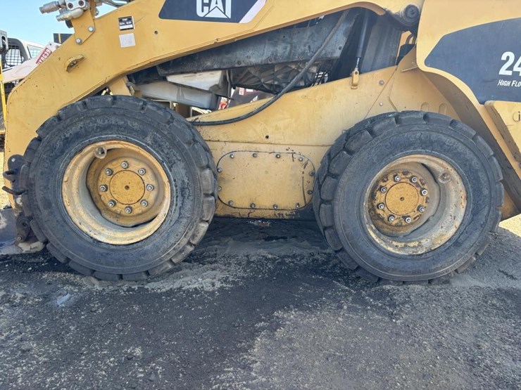 2009-caterpillar-246c-image-10