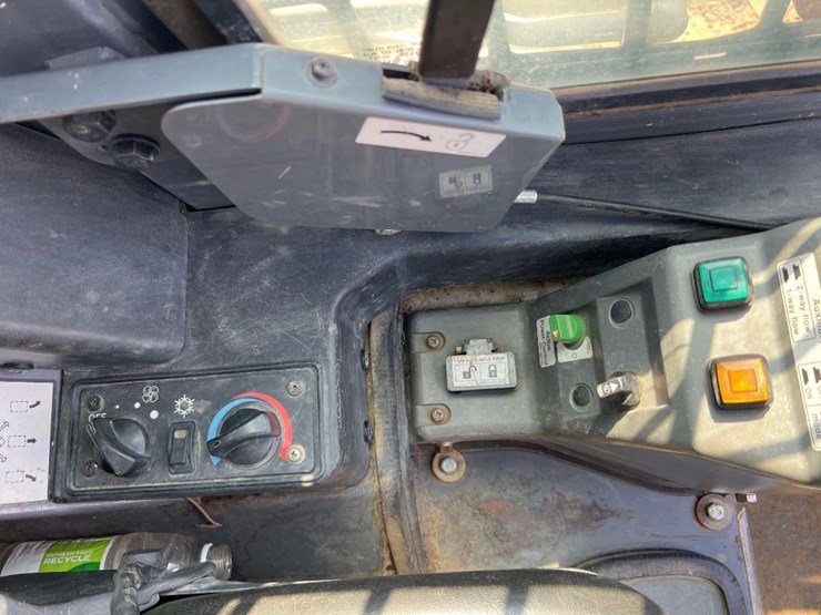 2019-takeuchi-tl8-image-29