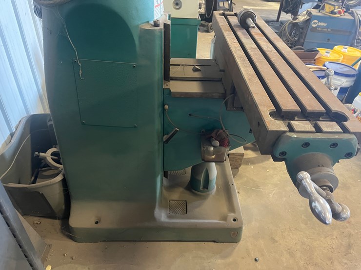 #5-•-2012-grizzly-9”-x-42”-vertical-mill-with-power-feed-image-12