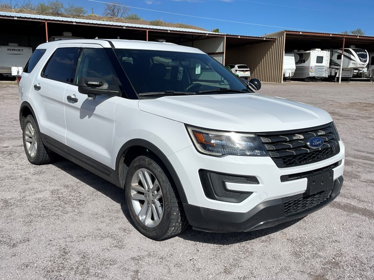 2018-ford-explorer-image-65