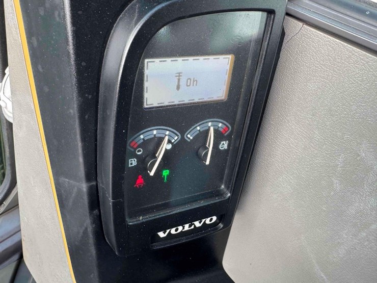 2017-volvo-ecr88d-image-12