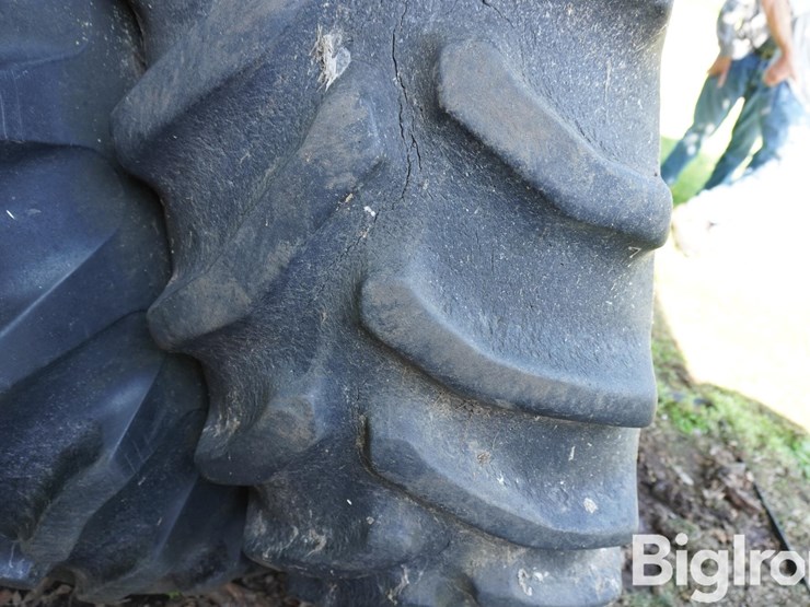 case-ih-7120-18.4r42-tires,-rims-&-10-bolt-dual-hubs-image-12