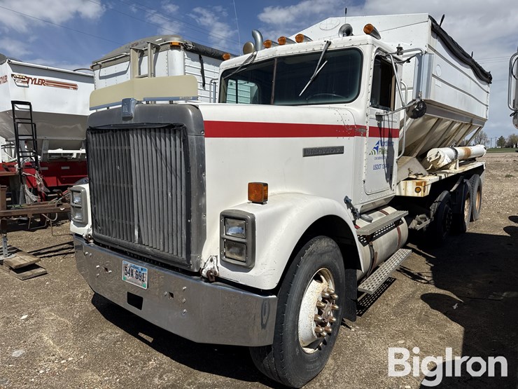 1985-international-f9370-image-1