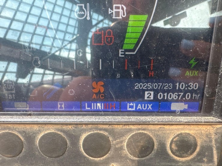 2023-takeuchi-tl10v2-image-33
