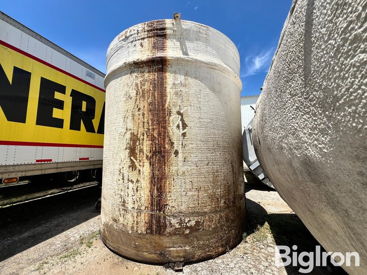 7,000-gallon-(approx.)-fiberglass-liquid-feed-storage-tank-image-3