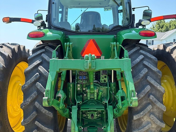 2013-john-deere-8260r-image-4