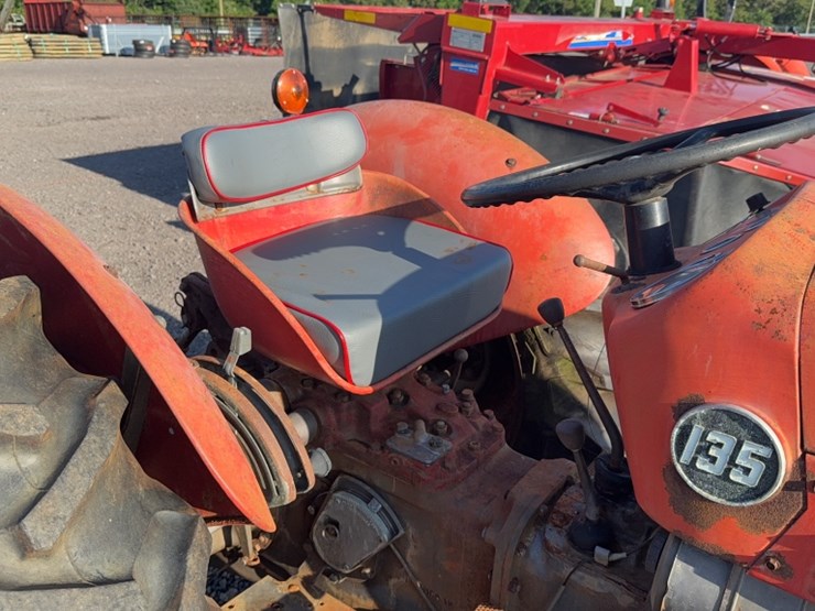 massey-ferguson-135-image-8