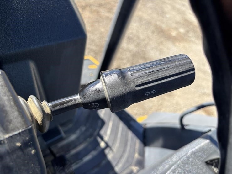 2020-deere-410l-image-37