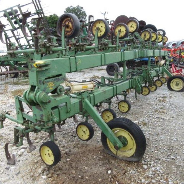 JOHN DEERE 16
