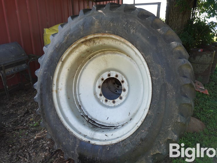 case-ih-7120-18.4r42-tires,-rims-&-10-bolt-dual-hubs-image-8