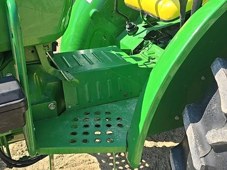 2015-john-deere-5065e-image-71