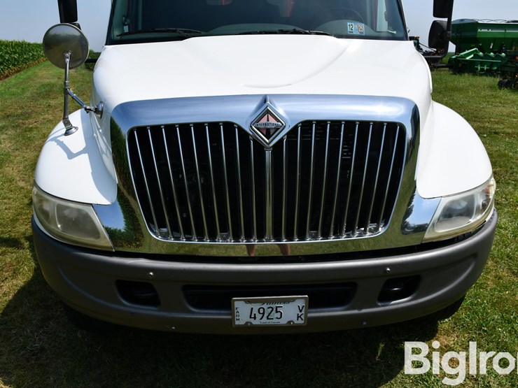 2004-international-durastar-4300-image-9