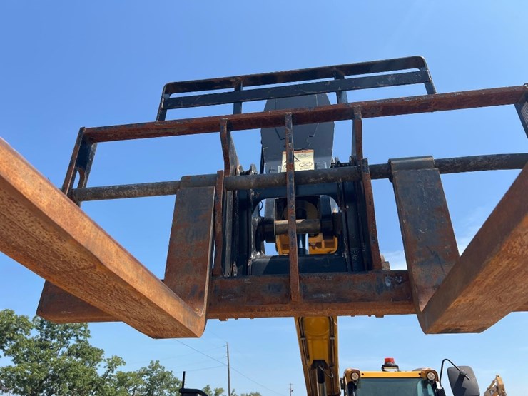 2020-caterpillar-tl1255d-image-10