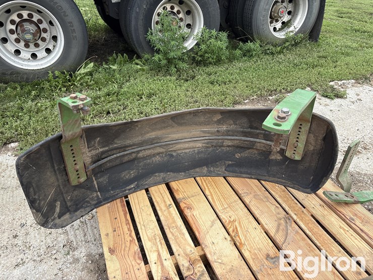 john-deere-mfwd-fenders-image-10
