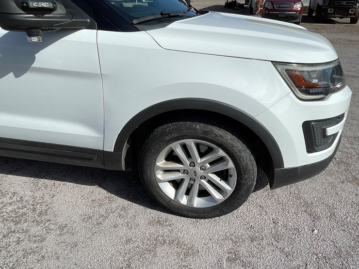 2018-ford-explorer-image-66