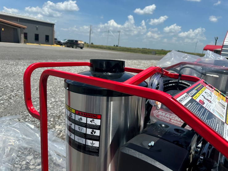 #3-•-unused-magnum-4000-series-hot-water-pressure-washer-252766-inv#:-24640-image-18