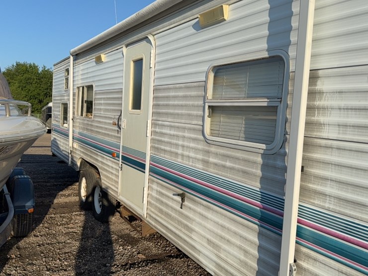 #3059-•-1999-28'-fleetwood-prowler-camper-image-4