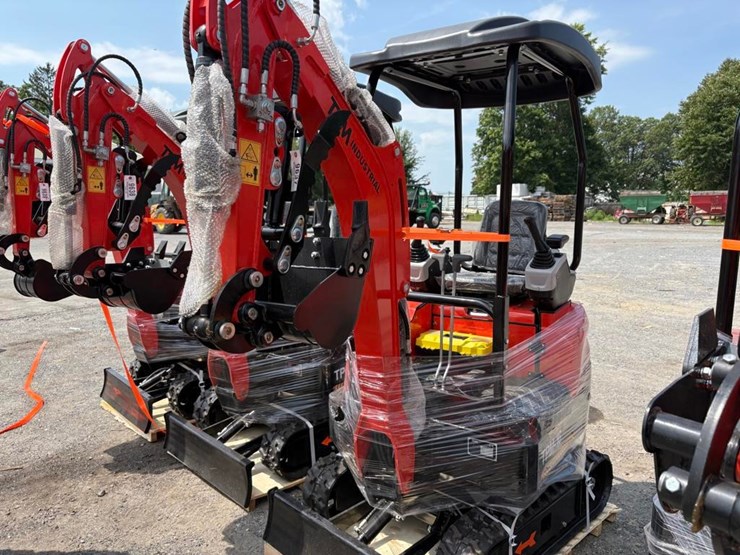 tpm-16-mini-excavator-image-2