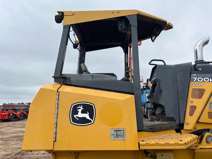 2016-deere-700k-lgp-image-23
