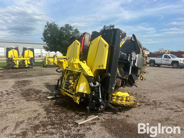 2019-john-deere-772-image-5