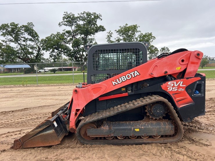 2016-kubota-svl95-2s-image-1