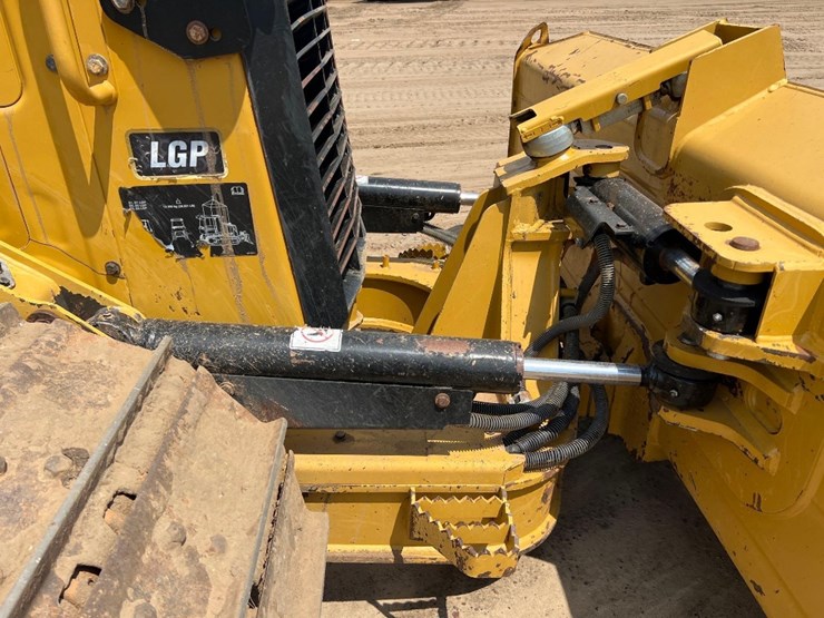 2021-caterpillar-d3-lgp-image-19