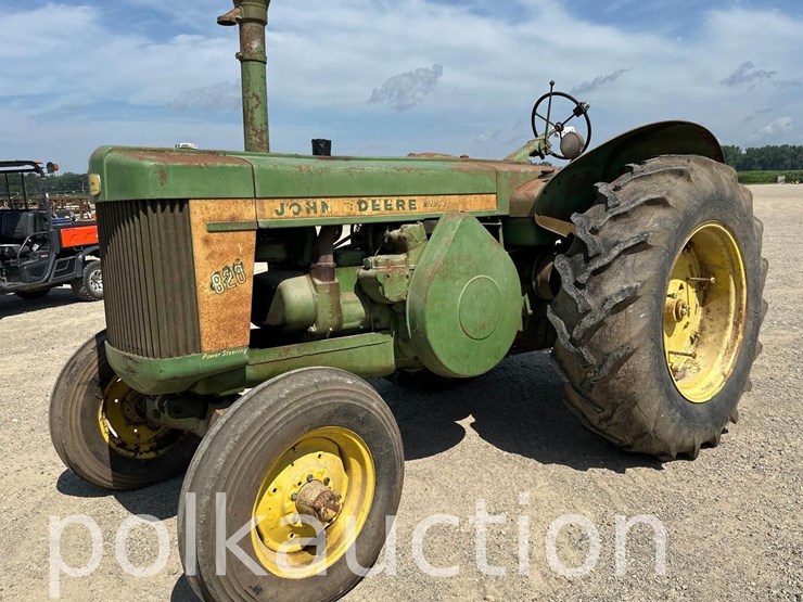 john-deere-820-image-1