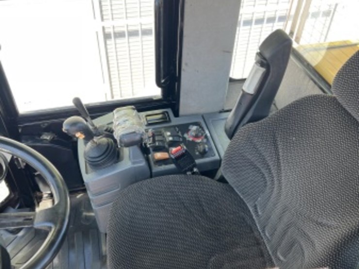 caterpillar-928g-image-25