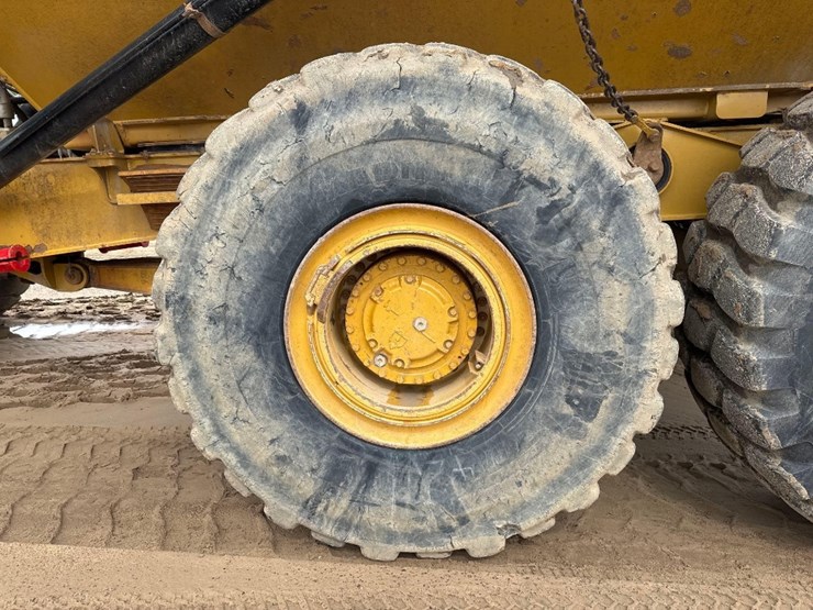 2015-caterpillar-745c-image-10