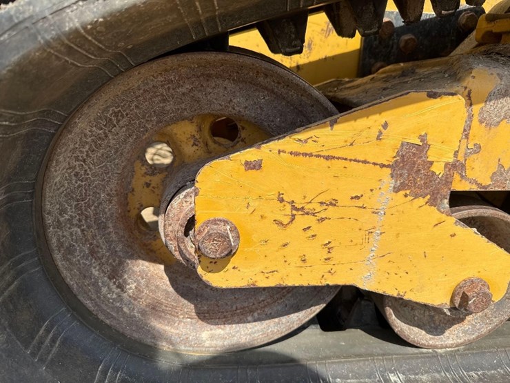 2020-caterpillar-259d3-image-12