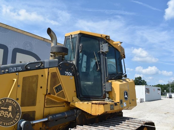 2019-deere-750k-lgp-image-44