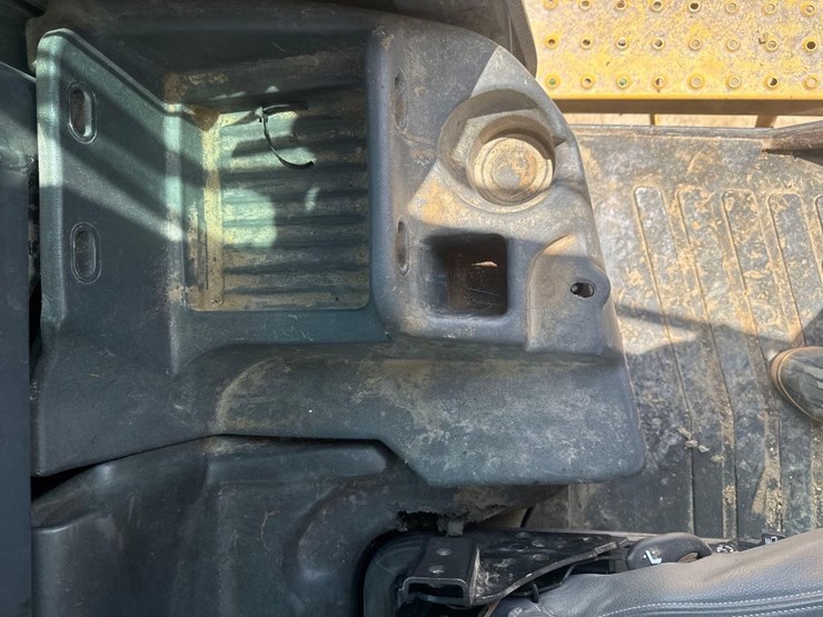 2015-deere-744k-image-30
