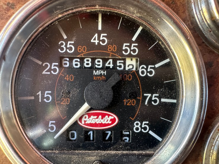 2003-peterbilt-379-image-87