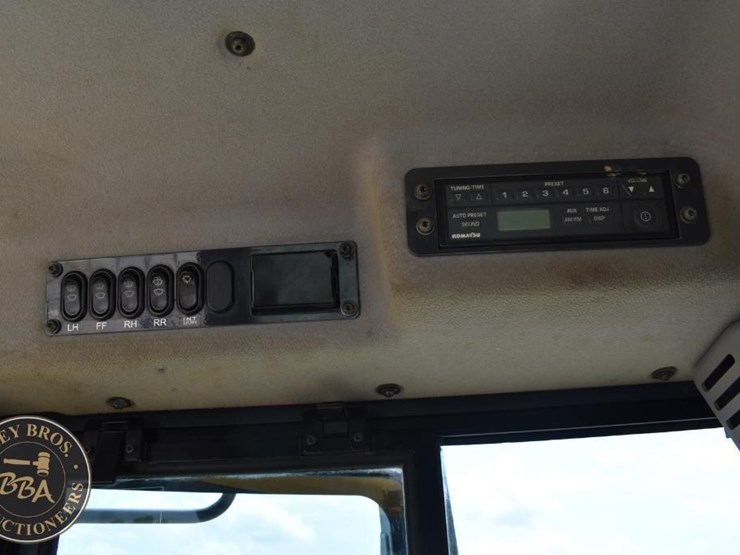 2015-komatsu-d61exi-23-image-53