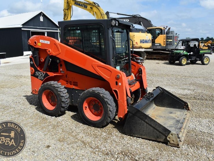 2020-kubota-ssv65-image-19