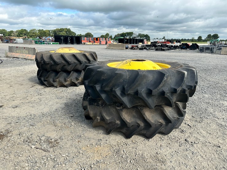 #68-•-lot-of-(4)-520/85r42-combine-tires-w/rims-inv#:-25910-image-1