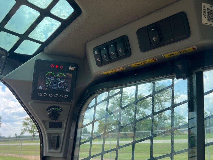 2023-caterpillar-299d3-image-31