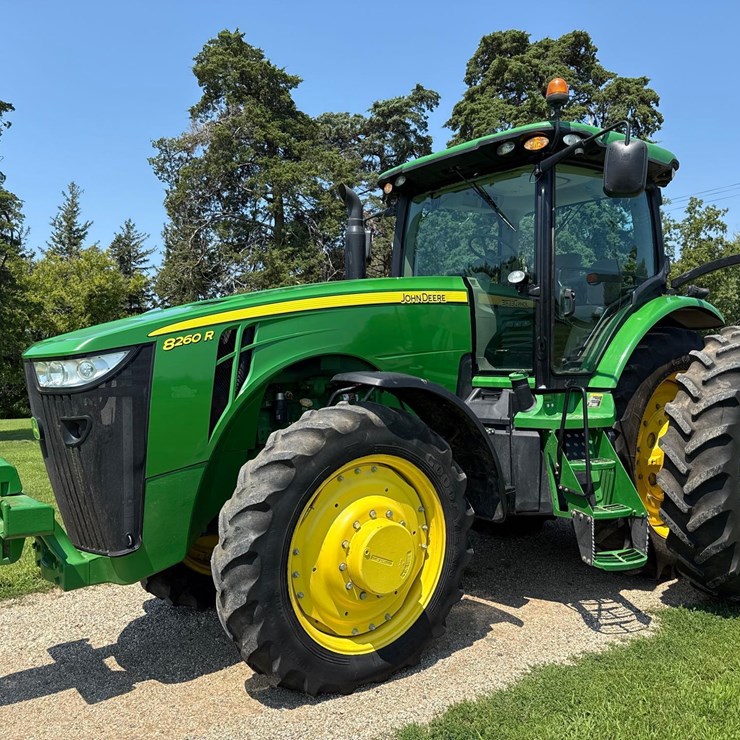 2013 JOHN DEERE 8260R