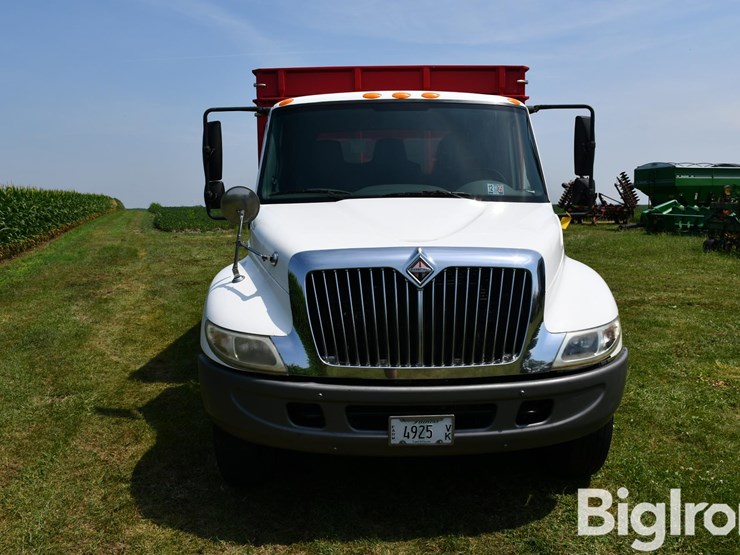 2004-international-durastar-4300-image-2