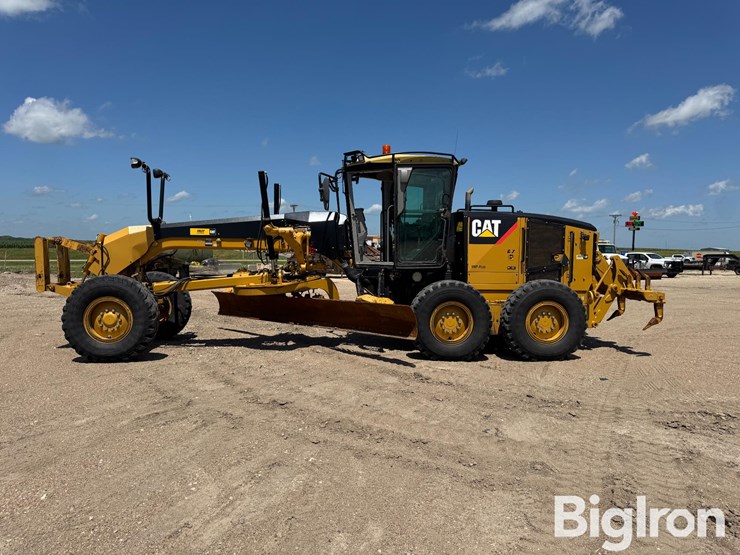 2010-caterpillar-12m-image-8