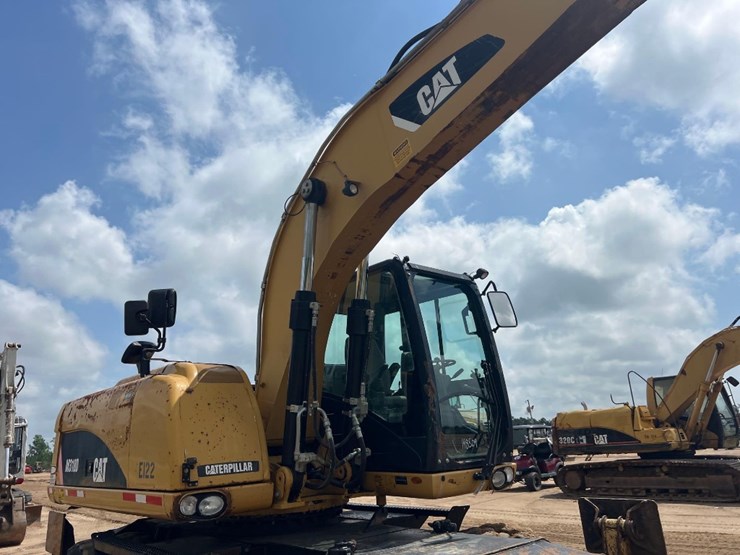 2011-caterpillar-m318d-image-25