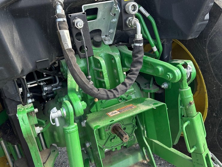 john-deere-4052m-image-12